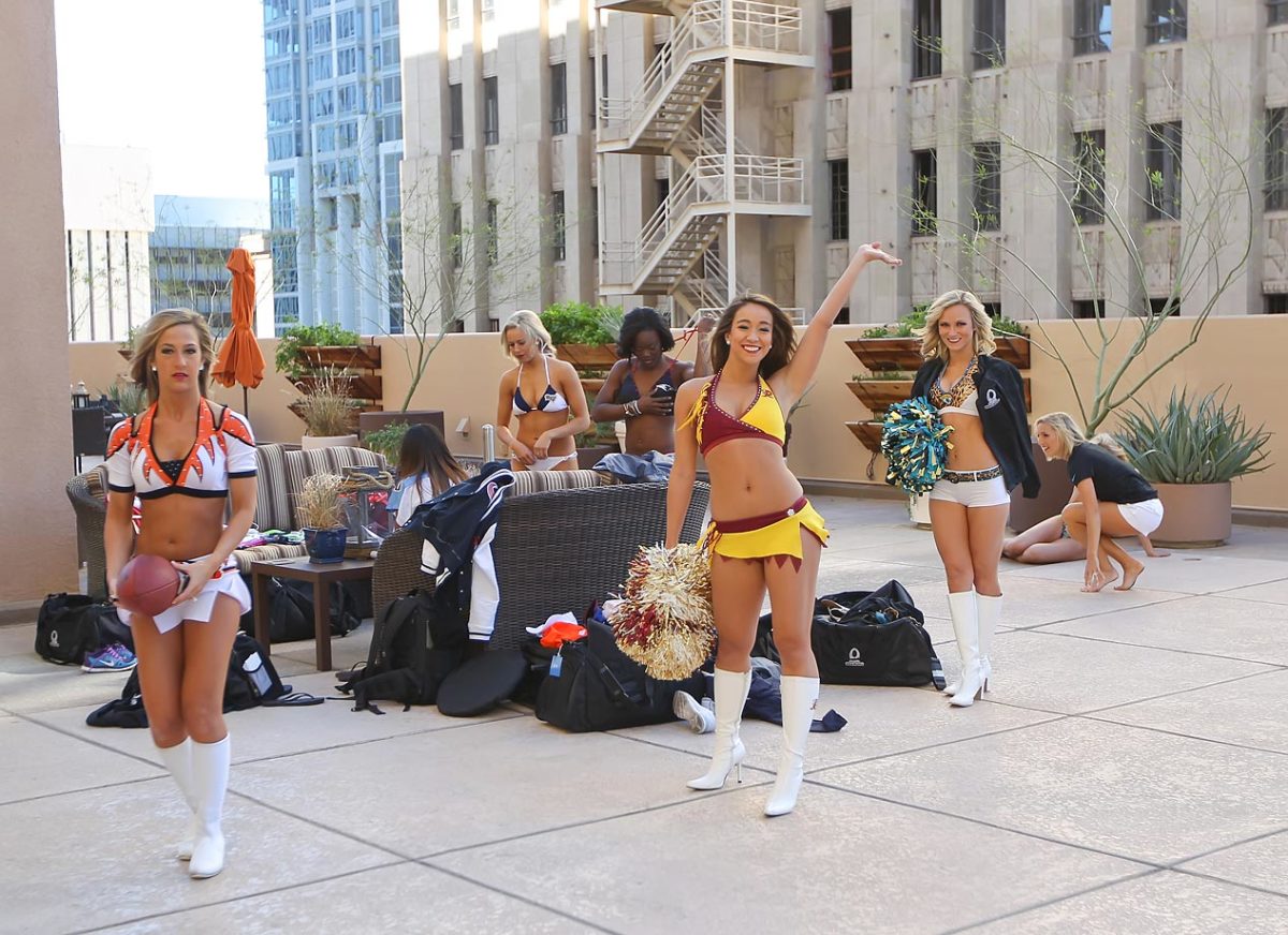 000-02-Pro_Bowl_Cheer-Y4P_8627_0.jpg